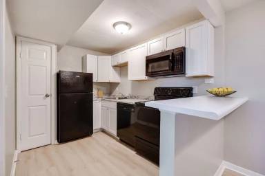 Main picture of 300 Courtland Dr