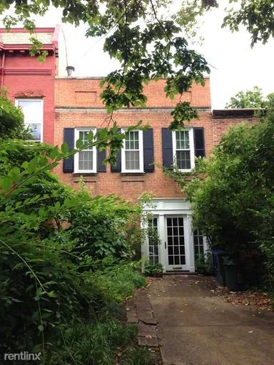 Main picture of 910 S Carolina Ave SE