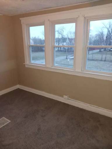 Main picture of 3179 E 118th St