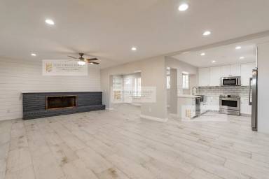Main picture of 303 E Elm St