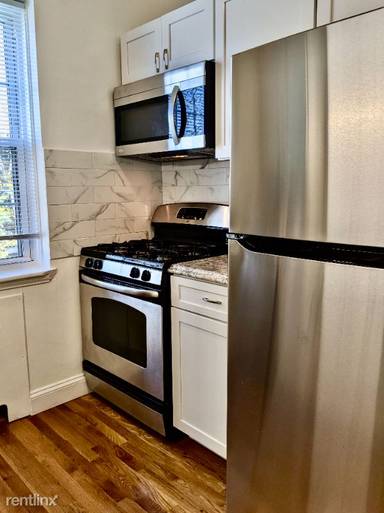 Main picture of 1129 Beacon St
