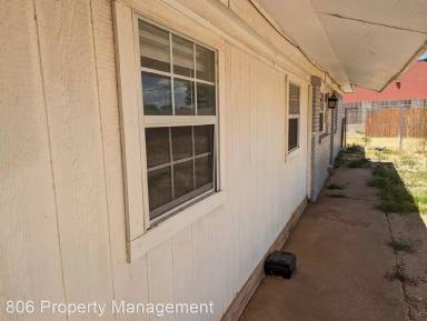 Main picture of 2713 E 2nd St