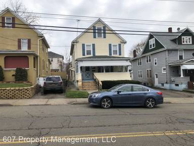 Main picture of 210 Oak Hill Ave