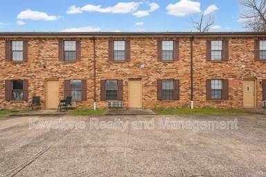 Main picture of 704 Peachers Dr