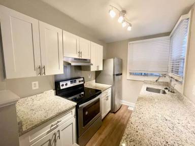 Main picture of 506 W Franklin St
