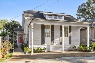 Main picture of 2419 Lowerline St