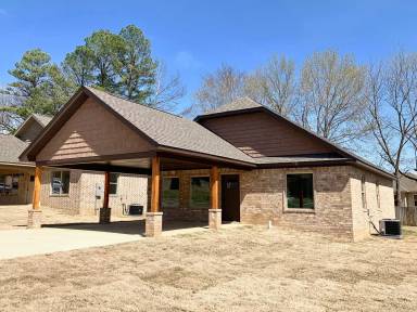 Main picture of 303 Wolf Den Dr
