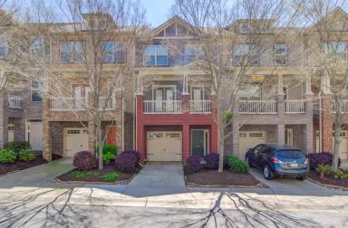 Main picture of 811 Charles Bank Ave SE