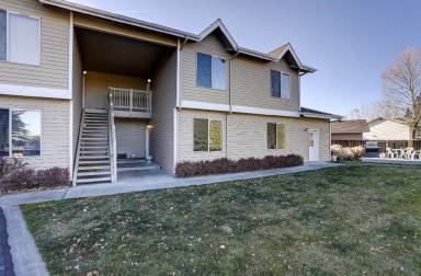 Main picture of 2211 NE Holliday Ave