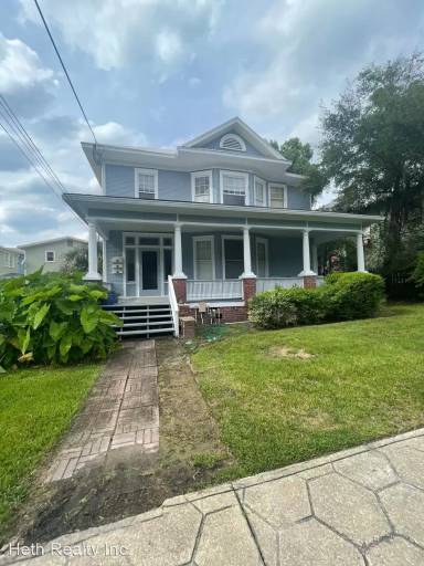 Main picture of 2253 Herschel St