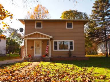 Main picture of 156 Oak St
