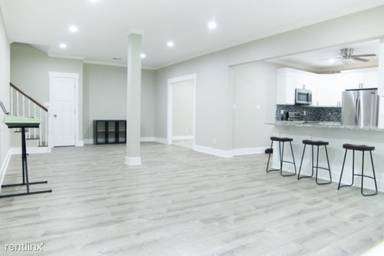 Main picture of 2411 Robinson Rd NE