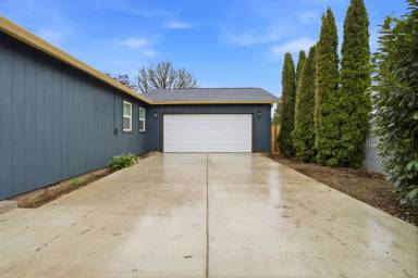 Main picture of 3650 Brooks Ave NE