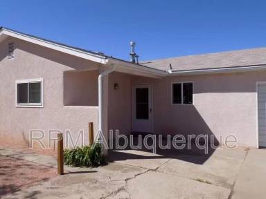 Main picture of 741 Jewel Pl NE