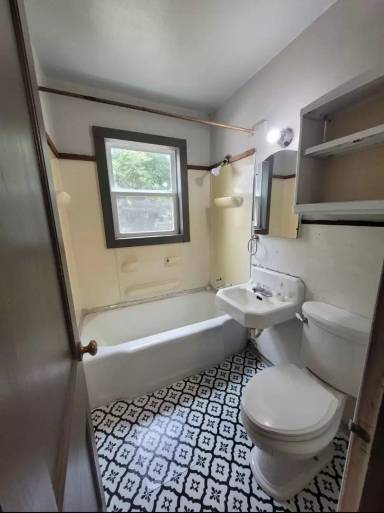 Main picture of 114 Pine St