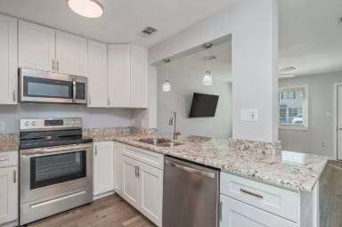 Main picture of 710 Legion Dr