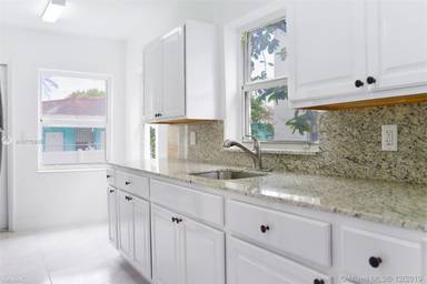 Main picture of 331 SW 11th Ave