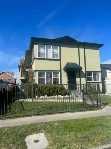 Main picture of 839 E 87th Pl