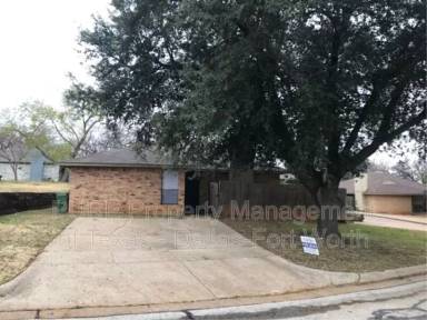 Main picture of 2402 Windy Pine Ln