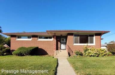 Main picture of 4898 Washington St