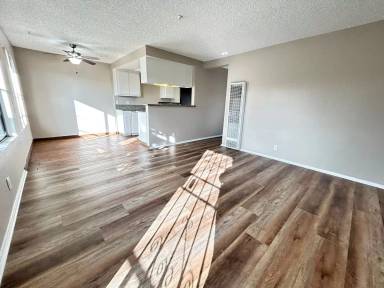 Main picture of 4921 W 118th St