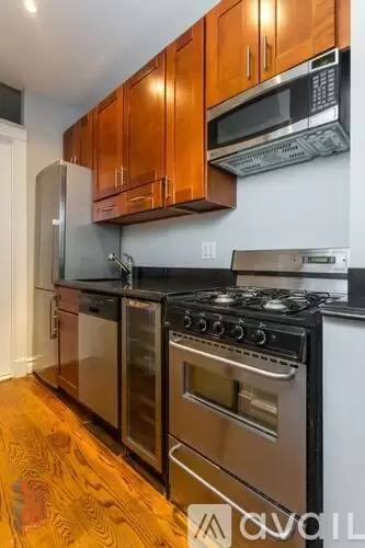 Main picture of 493 2nd Ave