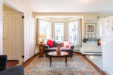 Main picture of 64 State St