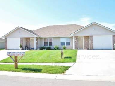 Main picture of 1037 NW Willow Dr