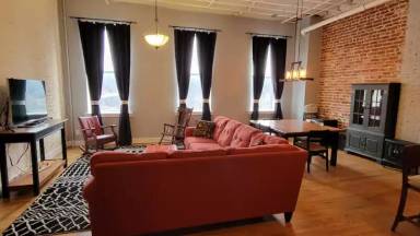 Main picture of 722 Commerce St