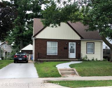 Main picture of 216 9 1/2 St SE