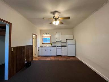 Main picture of 510 1/2 6th St