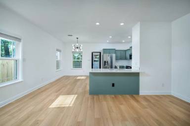 Main picture of 1005 N A St