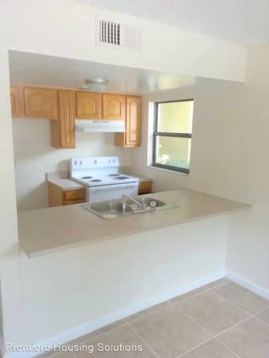 Main picture of 927 N Iowa Ave