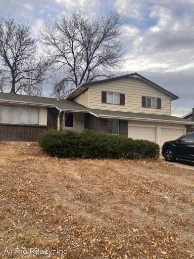 Main picture of 9215 Lowell Blvd
