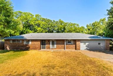 Main picture of 104 S Sunshine Ln