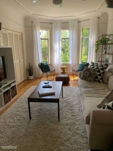 Main picture of 1165 Bay St