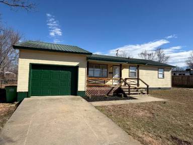 Main picture of 406 Anderson Dr