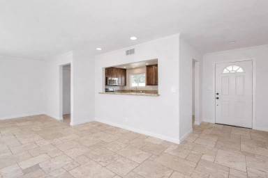 Main picture of 639 Calle Tulipan