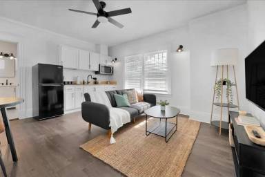 Main picture of 224 N Fulton St