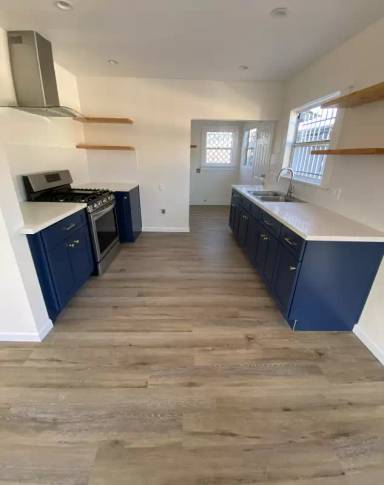 Main picture of 1521 W 53rd St