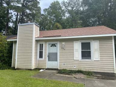 Main picture of 307 Cedar Creek Dr