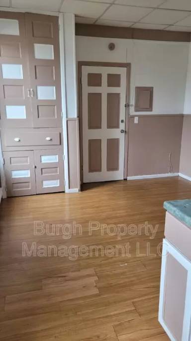 Main picture of 984 Jefferson Ave