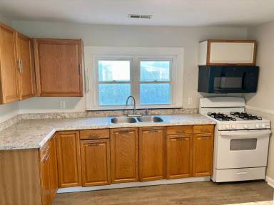 Main picture of 211 E Spring St