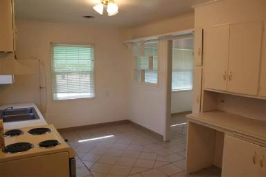 Main picture of 1610 Thayer Dr