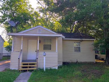 Main picture of 955 Mackinaw St