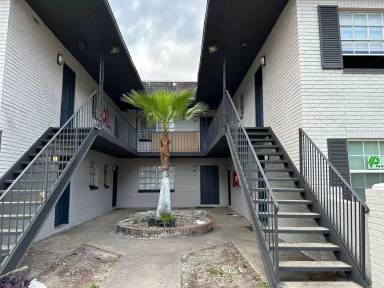 Main picture of 1402 E 137th Ave