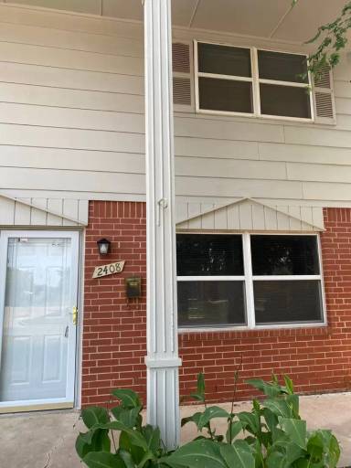 Main picture of 2412 N Reeves Ave