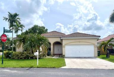 Main picture of 2840 SE 5th Pl