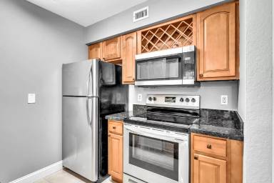 Main picture of 2820 N Oakland Forest Dr