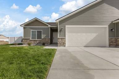 Main picture of 671 S Idaho Ave
